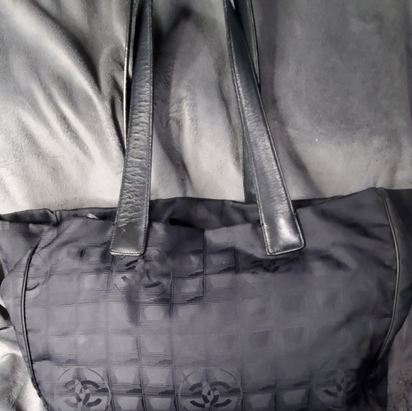 Channel Travel Line Tote - Picture 2 of 12